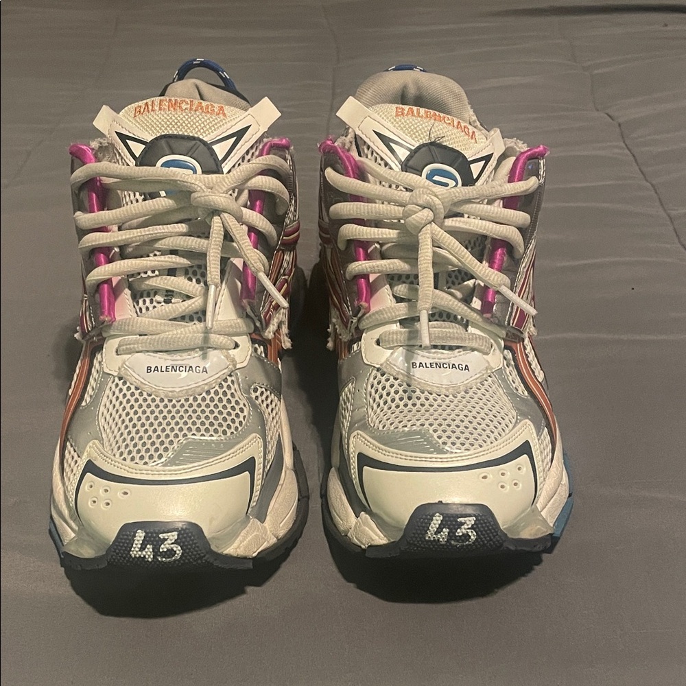 Balenciaga multi color

Las Vegas Nevada 89178